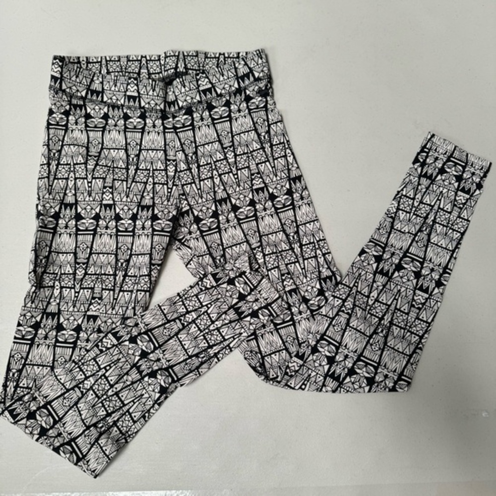Victoria's Secret tribal print leggings cream black geometric stretchy pants XS